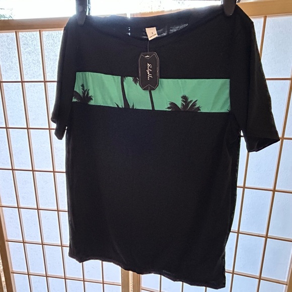 Stylish Black and Green Palm Print Tee - Picture 7 of 8